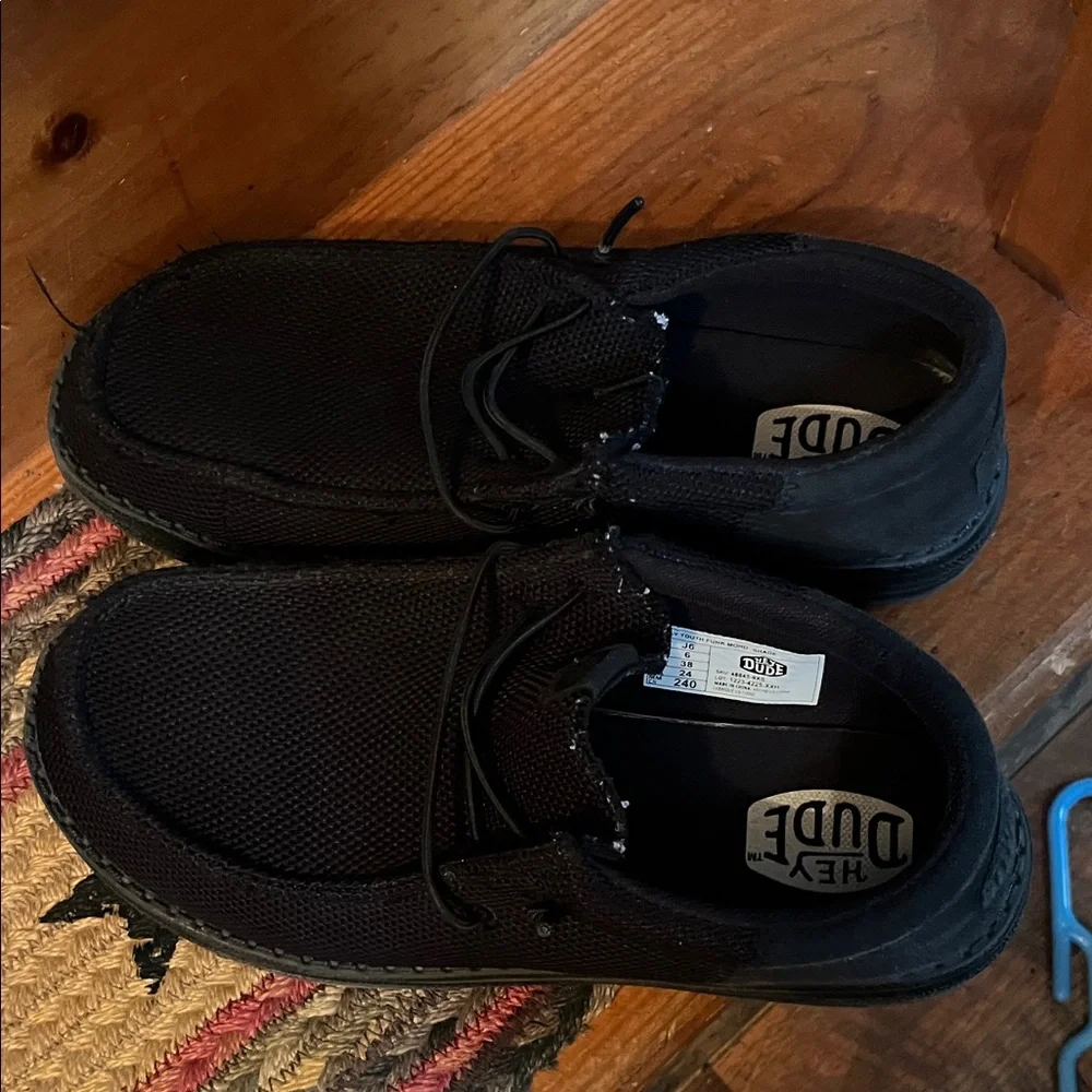 Hey Dude BOYS Black Loafers size 6 - Picture 4 of 7